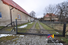 Dom wolnostojący z zabudowaniami o łącznej powierzchni zabudowy około 600m2
